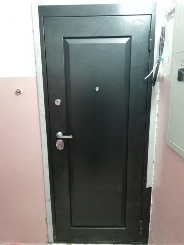 Установка входной двери от Владимирской фабрики дверей