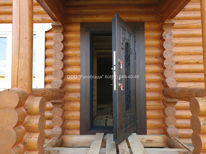 Установка стальных дверей в деревянном доме
